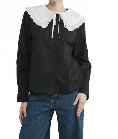 Aaron & Amber Peter Pan Collar Blouse In Black