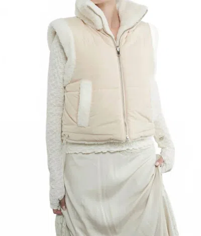 Aaron & Amber Reversible Sherpa Cozy Vest In Beige In White