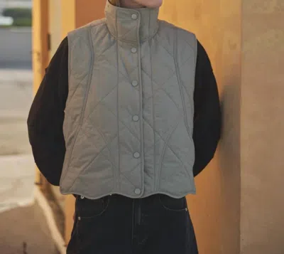 Aaron & Amber Wave Hem Quilted Vest In Olive In Green