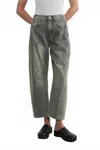 Aaron & Amber Women's Relaxed Fit Cropped Barrel Jeans In Grey Denim