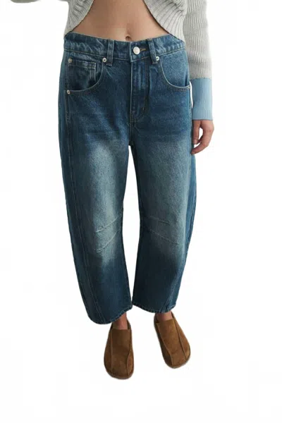 Aaron & Amber Women's Relaxed Fit Cropped Barrel Jeans In Medium Wash