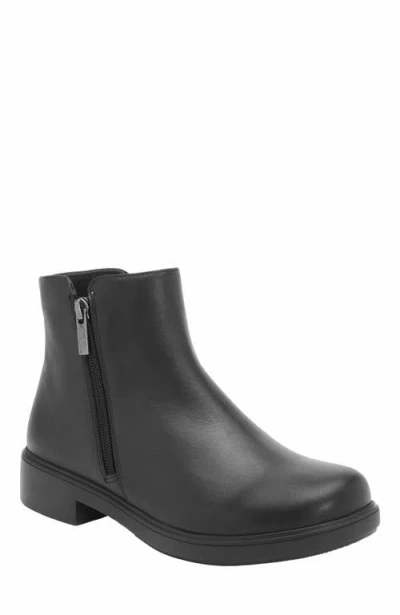 Abeo Compass Zip Boot In Multi