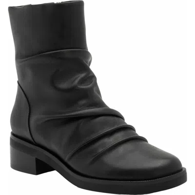 Abeo Traverse Scrunch Boot In Black