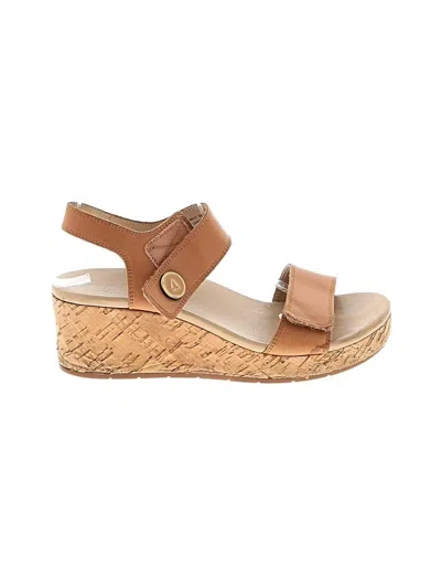 Pre-owned Abeo Wedges In Tan