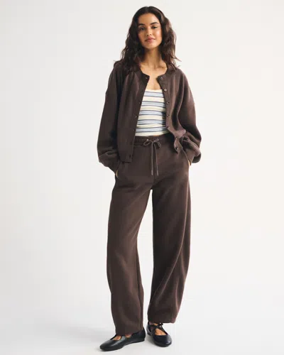 Abercrombie & Fitch Sunday High Rise Forward Seam Barrel Sweatpant In Black Walnut