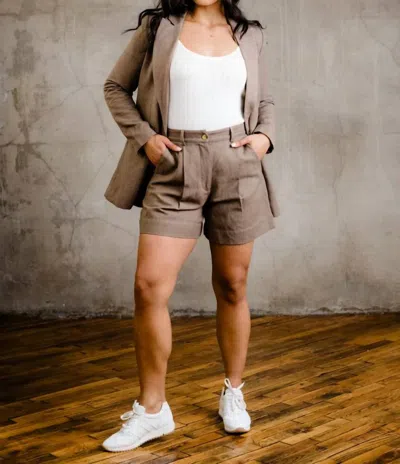 Able Esme Linen Short In Driftwood In White