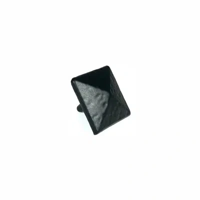 Acorn Pyramid Clavo In Matte Black