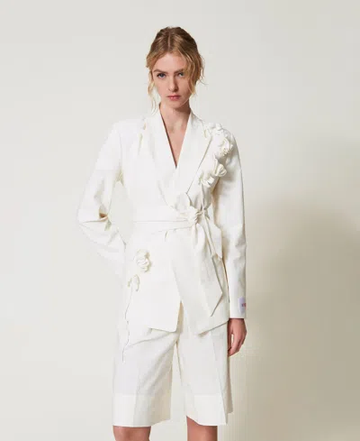 Actitude By Twinset Blazer Myfo Avec Fleurs Au Crochet In White