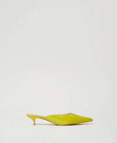 Actitude By Twinset Escarpins Mules En Vernis In Green
