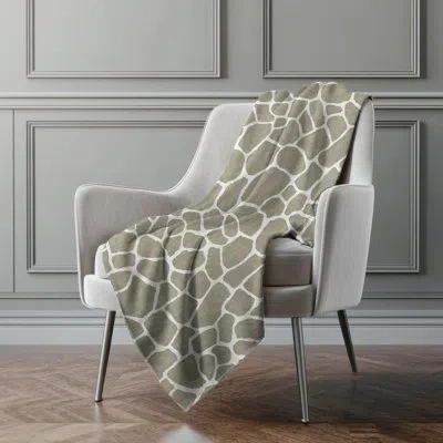 Addison Rugs Addison Machine Washable Sherpa Giraffe Throw Blanket In Gray