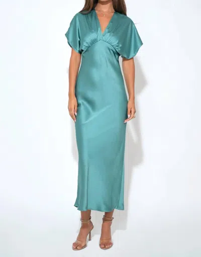 Adelyn Rae Charlotte Flutter Sleeve Midi Dress In Jade In Blue