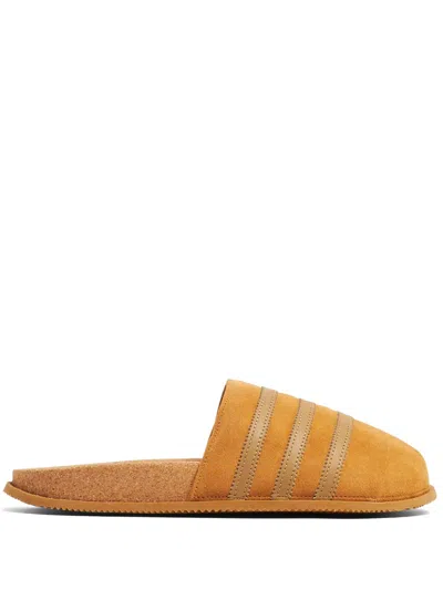 Adidas Originals 3-stripe Suede Slippers In 褐色
