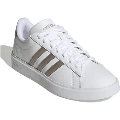 Adidas Originals Adidas Grand Court 2.0 Sneaker In Ftwwht/pla