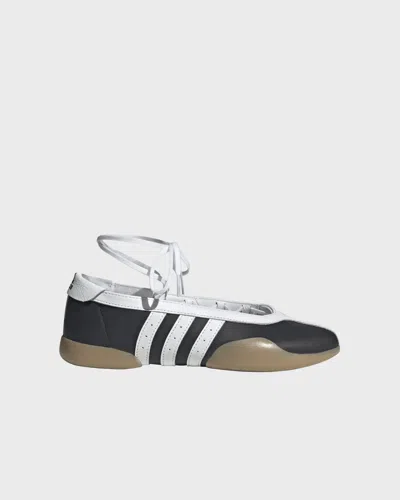 Adidas Originals Sneakers With Contrast Stripes And Rubber Sole In Multi