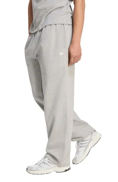 Adidas Originals Adidas Trefoil Essentials Fleece Sweatpants In Gray