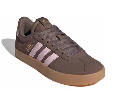 Adidas Originals Adidas Vl Court 3.0 Sneaker In Brown