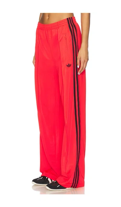 Adidas Originals Firebird È¿�åš¨é•¿è£¤ Â€“ Lucid Red & Black. Å°ºç � S (also Â€“ Xs).