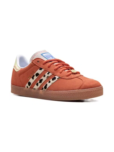 ADIDAS ORIGINALS X DISNEY PIXAR GAZELLE TOY STORY JESSIE "ORANGE/CLOUD WHITE/GUM" SNEAKERS
