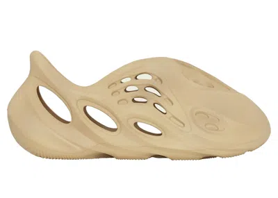 Pre-owned Adidas Originals Yeezy Foam Rnr (kids) Sneakers In Desert Sand