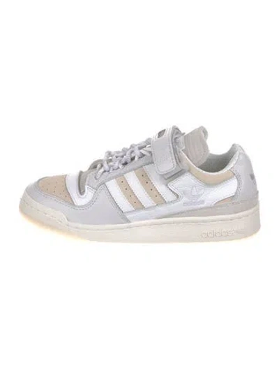 Pre-owned Adidas X Ivy Park Leather Embroidered Accent Sneakers In White