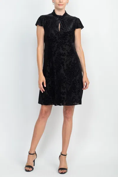 Adrianna Papell Ap1d104318 Cap Flare Sleeves Valvet Short Dress In Black