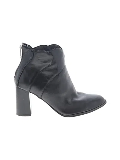Pre-owned Adrienne Vittadini Ankle Boots In Black