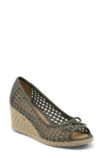 Adrienne Vittadini Batches Espadrille Wedge Pump In Dk Olive