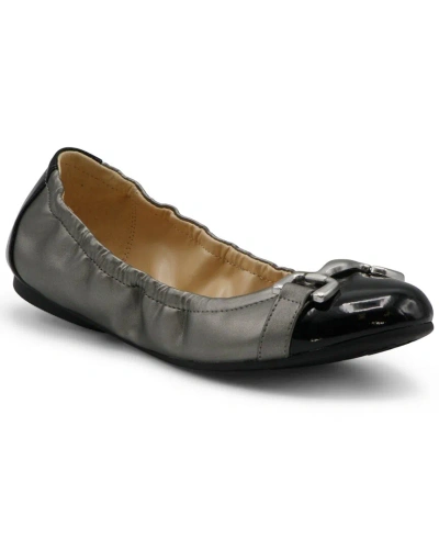 Adrienne Vittadini Cadeeno Flat In Black