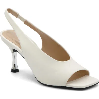 Adrienne Vittadini Janice Peep Toe Slingback Pump In White Sm