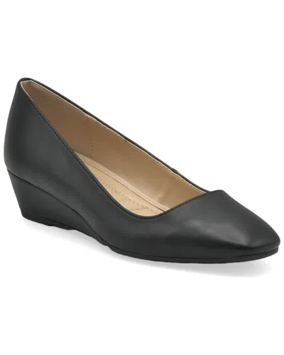 Adrienne Vittadini Palmer Leather Pump