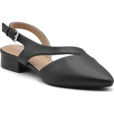 Adrienne Vittadini Pasca Pointed Toe Flat In Black