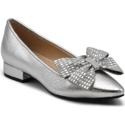 Adrienne Vittadini Pinos Bow Pump In Metallic