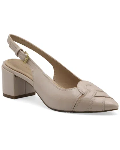 Adrienne Vittadini Pinot Leather Pump