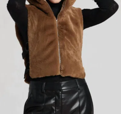 Adroit Atelier Fur Hooded Gilet In Walnut In Brown