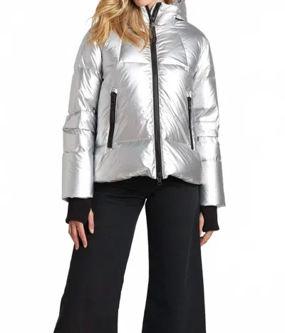 Adroit Atelier Pacific Short Puffer Jacket In Silver In Multi