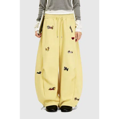 Aelfric Eden Embroidery Dog Baggy Barrel Sweatpants In Yellow