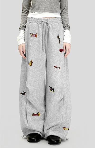 Aelfric Eden Women's Embroidered Dog Barrel Sweatpants In Gray