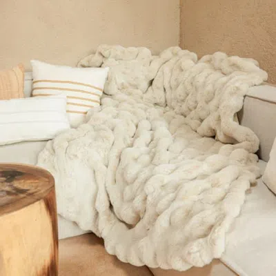 Aeptom Plushie Faux Fur Blanket In White