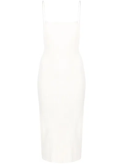 Aeron Geripptes Midikleid In White
