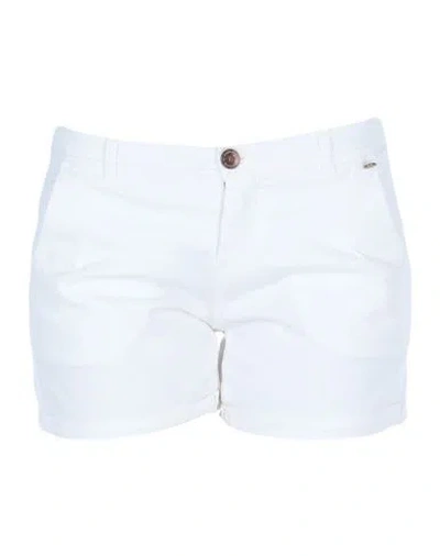 Aeronautica Militare Shorts & Bermuda Shorts In White