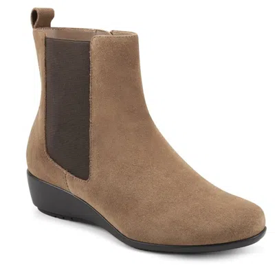 Aerosoles Alisa Chelsea Women's Size 7b Light Tan Suede Wedge Ankle Boots Khd323