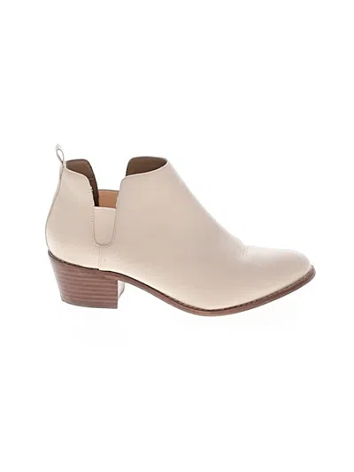 Pre-owned Aerosoles Ankle Boots In White