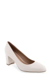 Aerosoles Betsy Pump In White