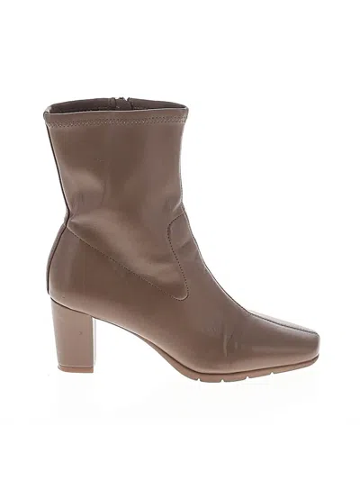 Pre-owned Aerosoles Boots In Gray