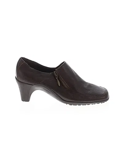 Pre-owned Aerosoles Flats In Brown