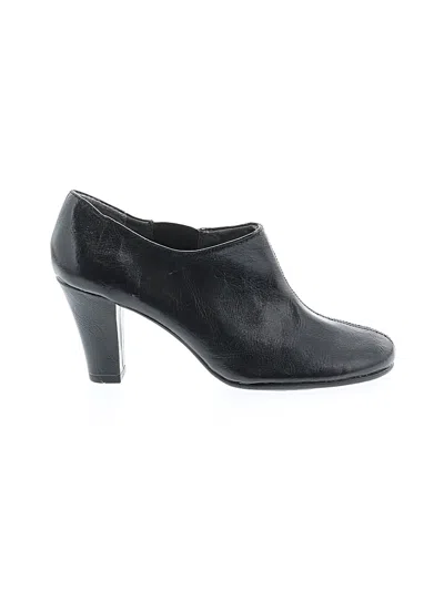 Pre-owned Aerosoles Heels In Black