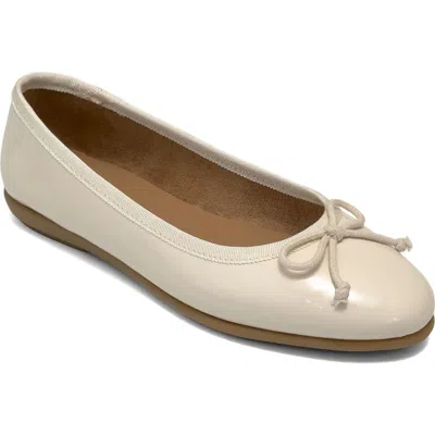 Aerosoles Homebet Raffia Woven Ballet Flat In Neutral