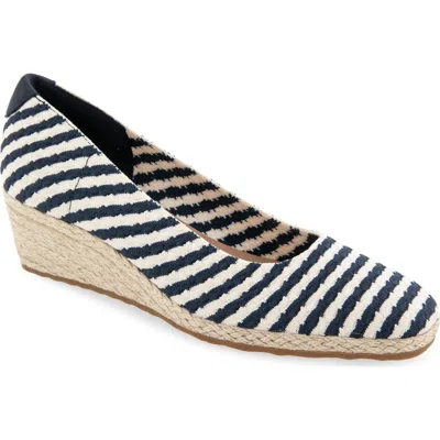 Aerosoles Roma Wedge Pump