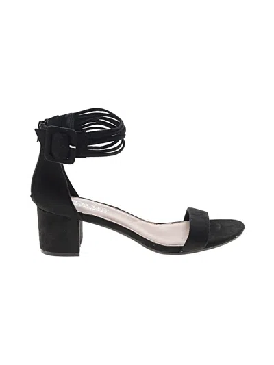 Pre-owned Aerosoles Sandals In Black