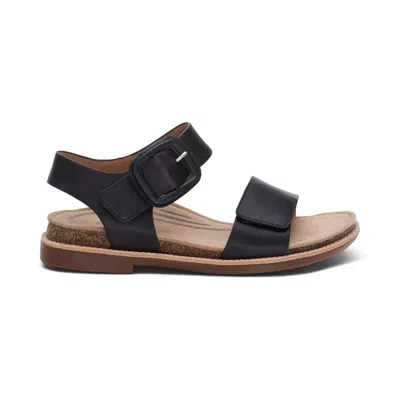 AETREX CLAIRE QUARTER STRAP SANDAL IN BLACK